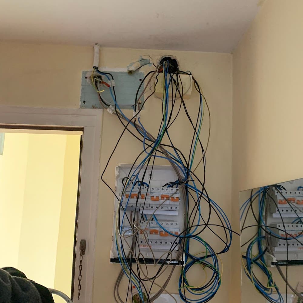 LAMPISTERIA DAVID GARCIA✅⭐⭐⭐⭐⭐ [Electricista, Lampista, Fontanero] Mantenimiento y Reforma en Barcelona ️