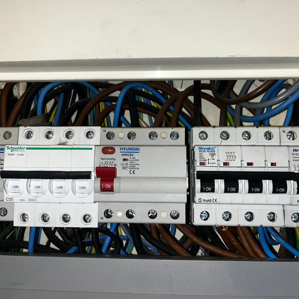 CG electricidad y fontanería