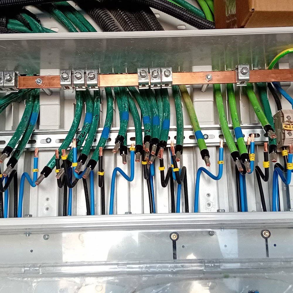 ELECTRICISTAS BADALONA