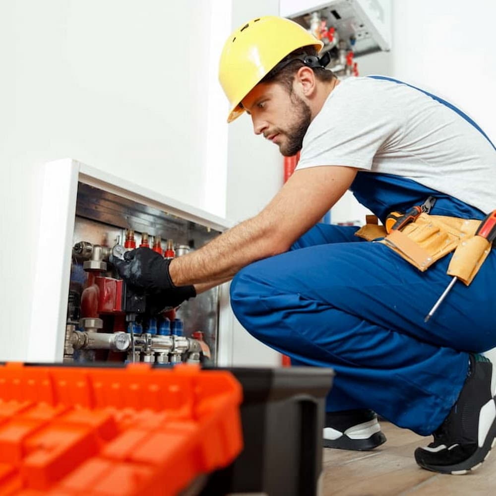 Fontanero y Electricista Urgente 24h / Instalbol
